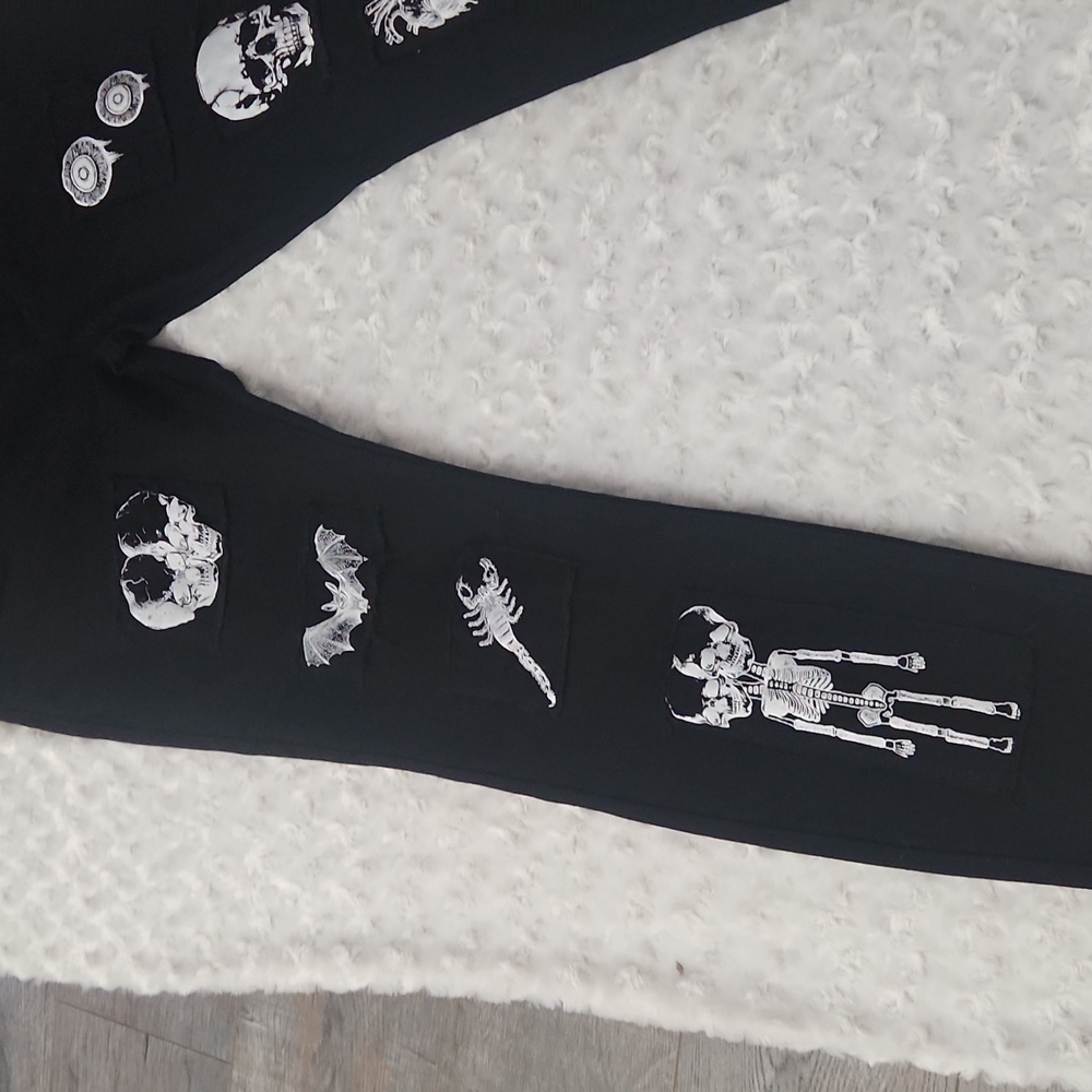 NEW Hot Topic Black Anatomy Patches Stinger Jeans Goth Dark Grunge Size 40 - Picture 6 of 10